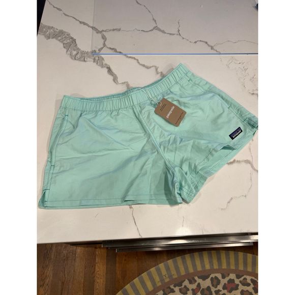Patagonia woman’s baggie shorts new medium - Picture 1 of 2